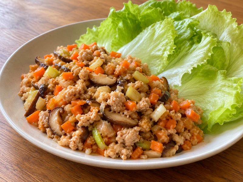 鶏ひき肉のレタス包みの完成イメージ