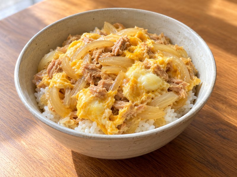ツナと玉ねぎの卵とじ丼の完成イメージ