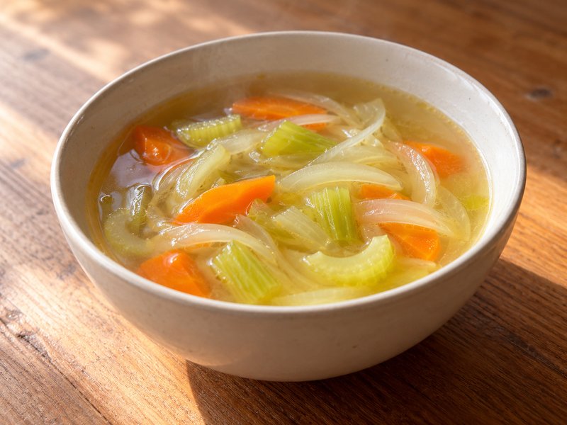 セロリと玉ねぎのスープの完成イメージ