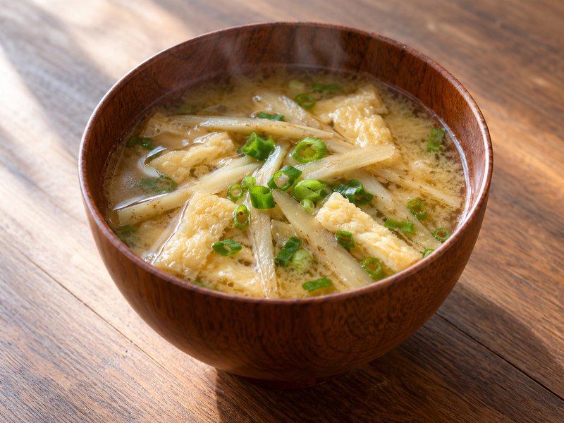 ごぼうと油揚げの味噌汁の完成イメージ