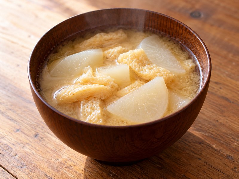 かぶと油揚げの味噌汁の完成イメージ