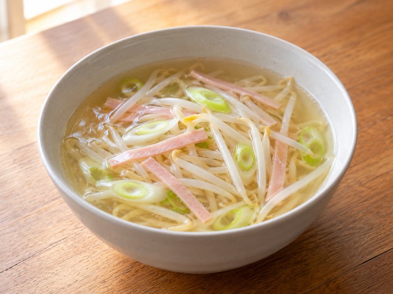 もやしとハムの中華スープの完成イメージ