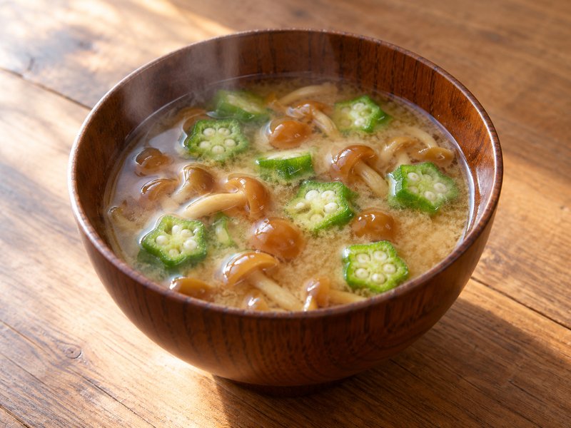 なめことオクラの味噌汁の完成イメージ
