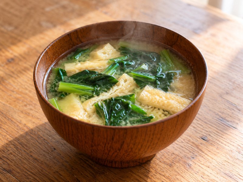 ほうれん草と油揚げの味噌汁の完成イメージ