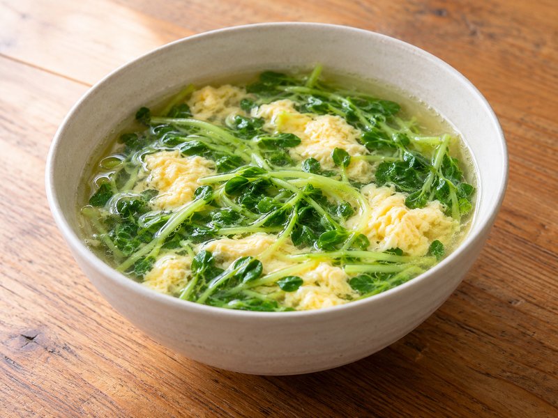 豆苗と卵の中華スープの完成イメージ