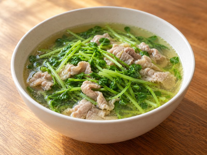 豆苗と豚こまの中華スープの完成イメージ