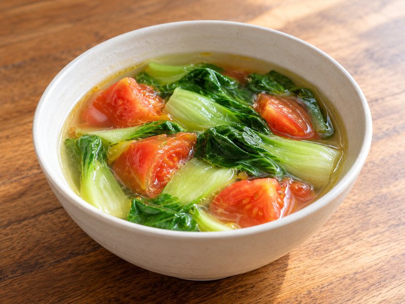 トマトとチンゲン菜の中華スープの完成イメージ